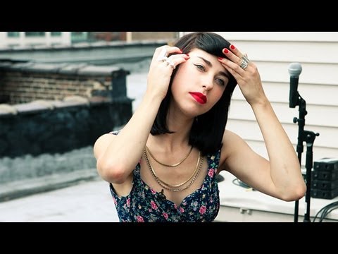 Kimbra – “Withdraw” Billboard Tastemakers Session